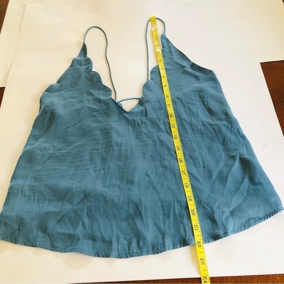 Kimchi Blue Scalloped Silky Spaghetti Straps Plunge V-Neck Cami Top Size XS - Picture 13 of 15